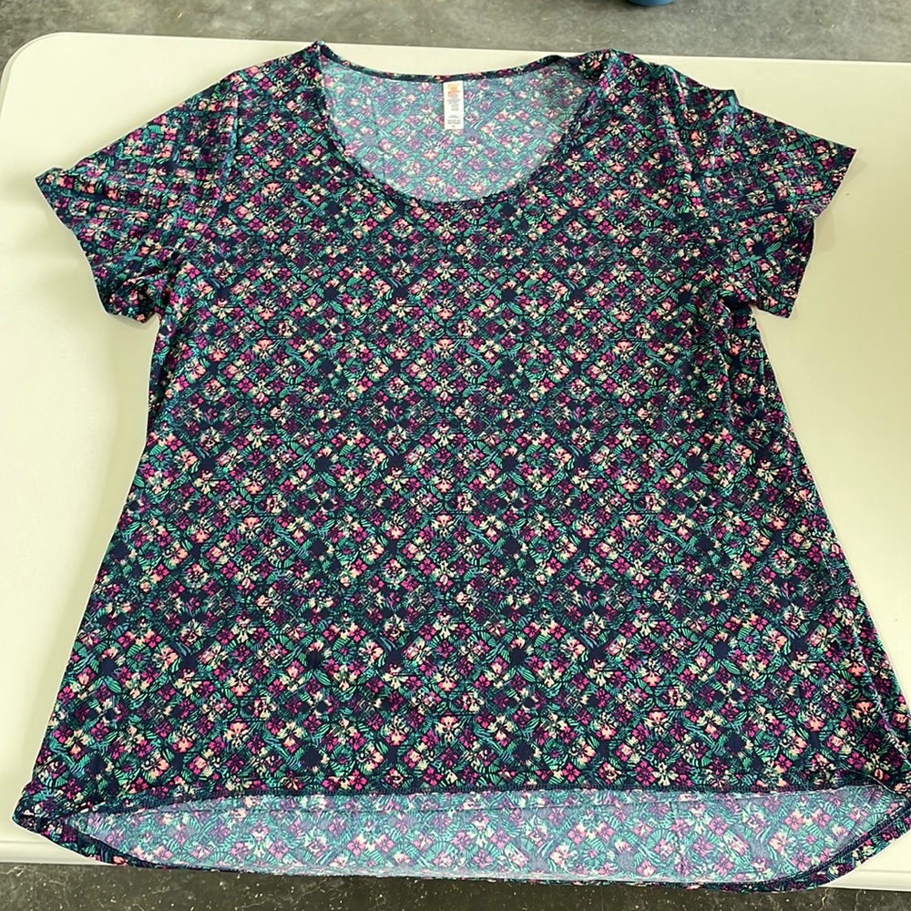 LuLaRoe shirt. Size XL